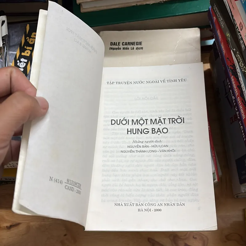 II Tập Truyện Nước Ngoài Về Tình Yêu: Dưới Một Mặt Trời Hung Bạo - 2000 696016