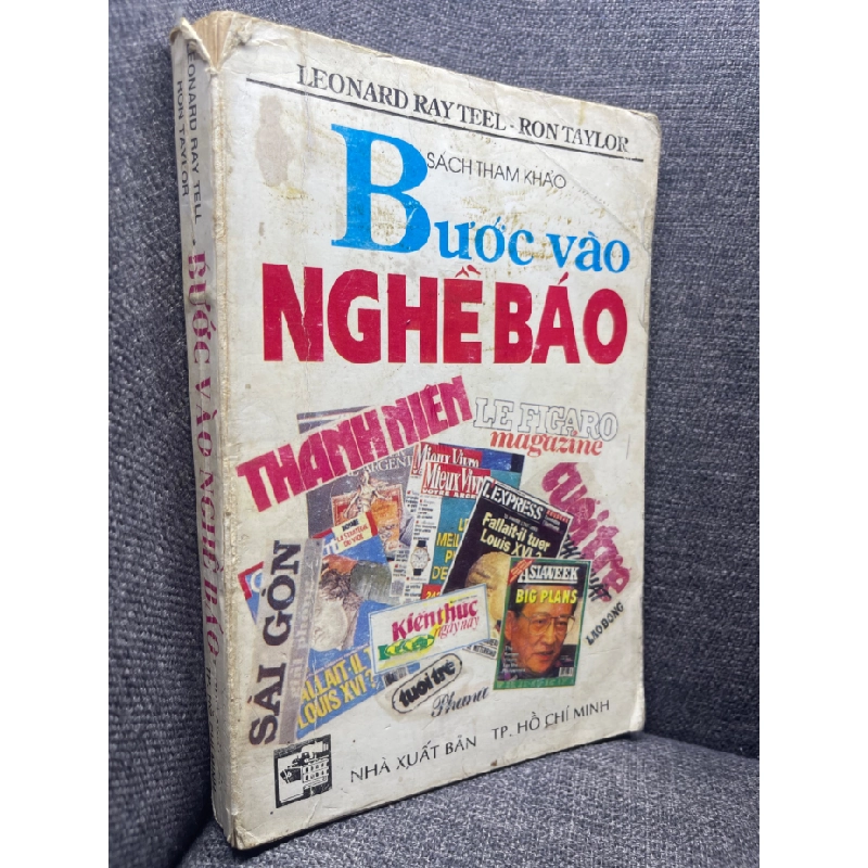 Bước vào nghề báo Leonard Ray Teel và Ron Taylor 1993 mới 60% ố vàng bìa bẩn HPB0305 182427