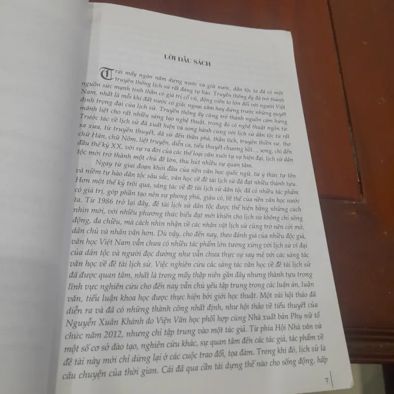 NGHIÊN CỨU VÀ GIẢNG DẠY VĂN HỌC VỀ ĐỀ TÀI LỊCH SỬ DÂN TỘC (kỷ yếu hội thảo khoa học) 1037086