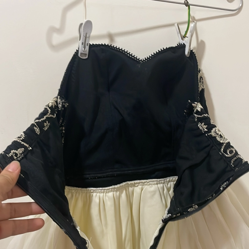 đầm ngang ngực ôm eo 70% 528038
