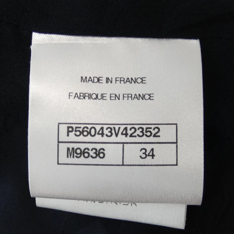 【Khuyến mãi】Áo khoác CHANEL 636867