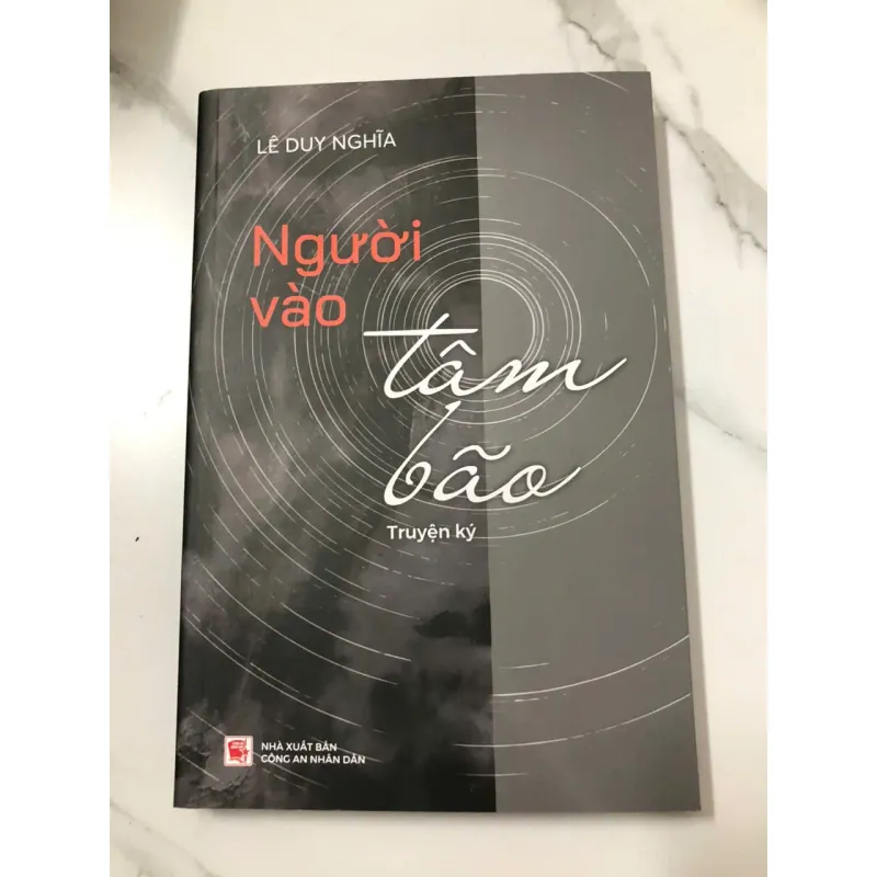 Người vào tâm bão - Lê Duy Nghĩa 997186