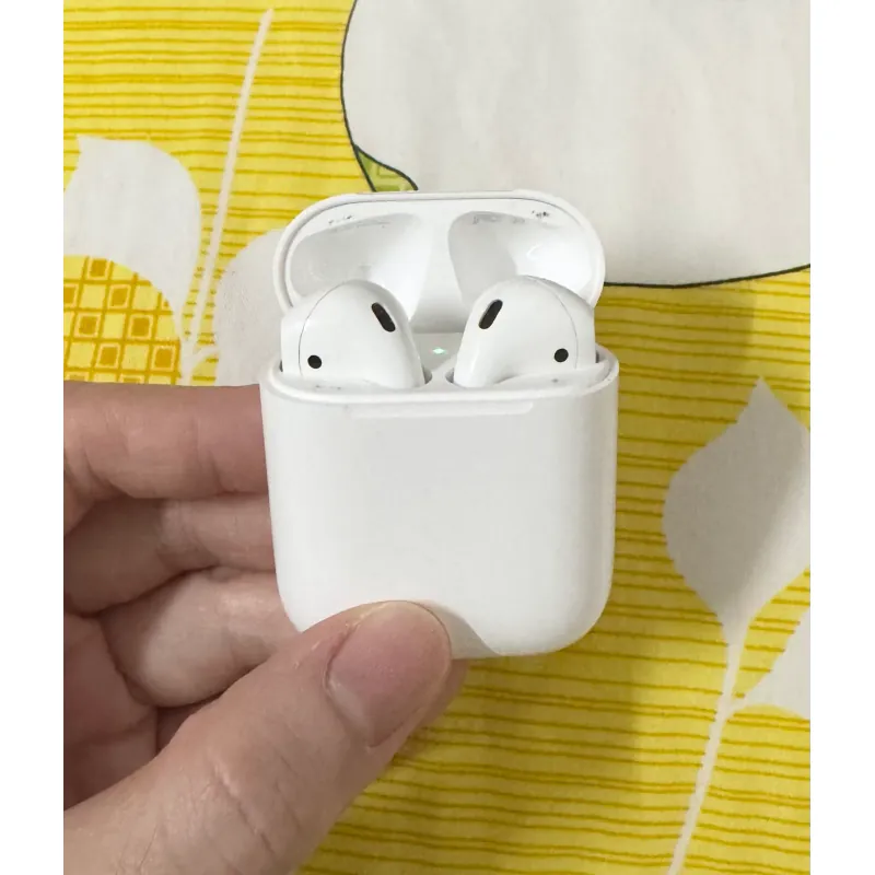 Tai nghe không dây Apple AirPods 2 Generation màu trắng 734658