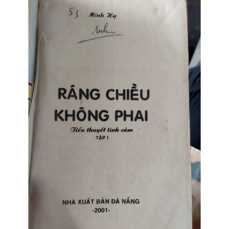 2 cuốn tiểu thuyết tình cảm mang tên "Ráng Chiều Không Phai - Trọn bộ 2 tập 546323
