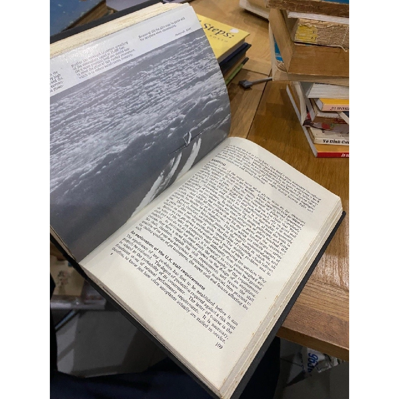 Handling the Big Jets - D. P. Davies 526296