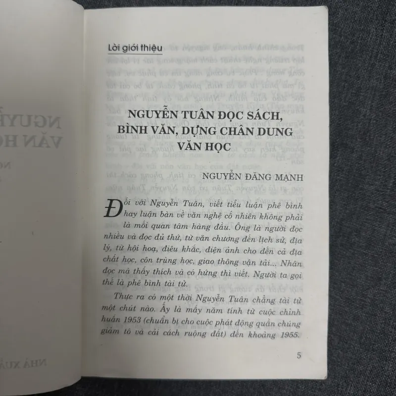 Nguyễn Tuân bàn về văn học nghệ thuật 926226