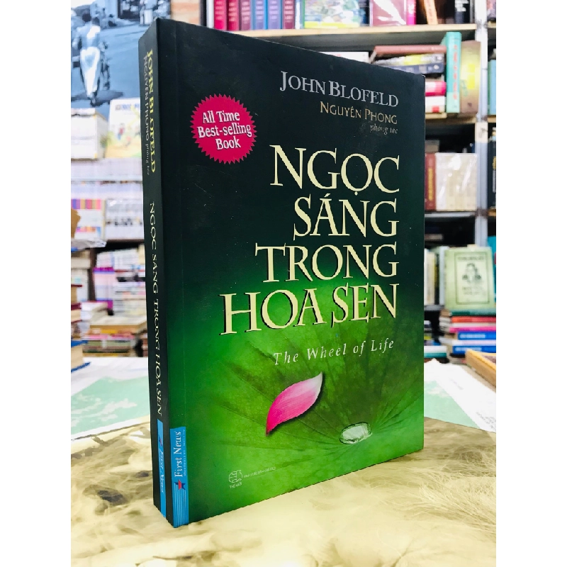 Ngọc sáng trong hoa sen - John Blofeld 124966