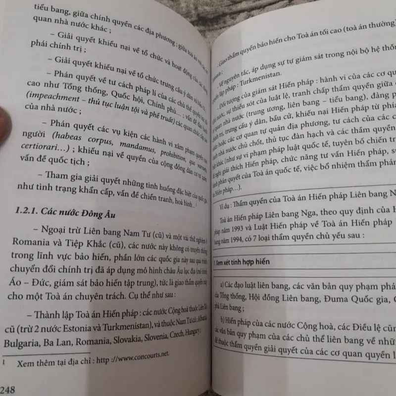 Sách chuyên khảo- Xây dựng và Bảo vệ HIẾN PHÁP Kinh nghiêm thế giới và Việt Nam.  762050