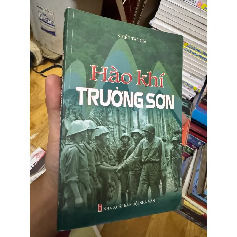 Sách thời chiến : Hào khí Trường Sơn 1025932