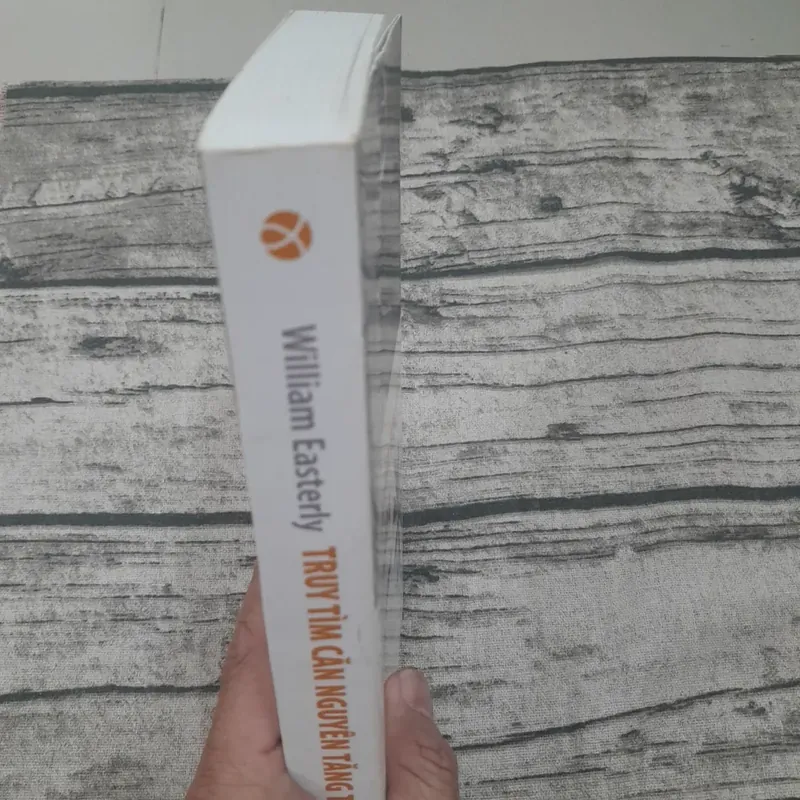 William Easterly-Truy tìm căn nguyên tăng trưởng.  720224