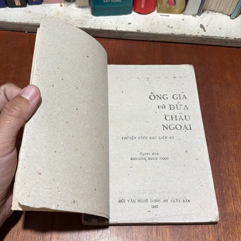 [Sách 8x] - II Truyện Tình Báo: Ông Già Và Đứa Cháu Ngoại - E. MUKHINA - 1987 797182