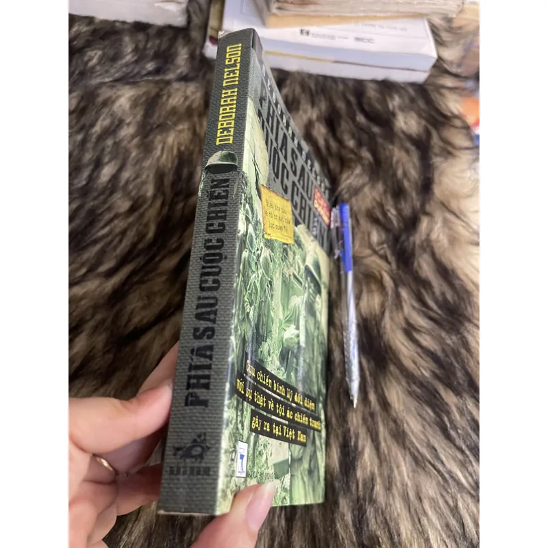 Phiá sau cuộc chiến  714004