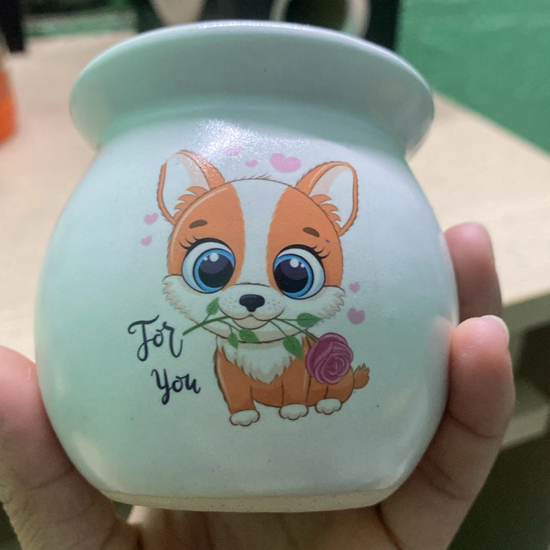 Chậu mini hình bầu dục màu trắng có hình cún dễ thương màu vàng, bề ngoài láng mịn 471823
