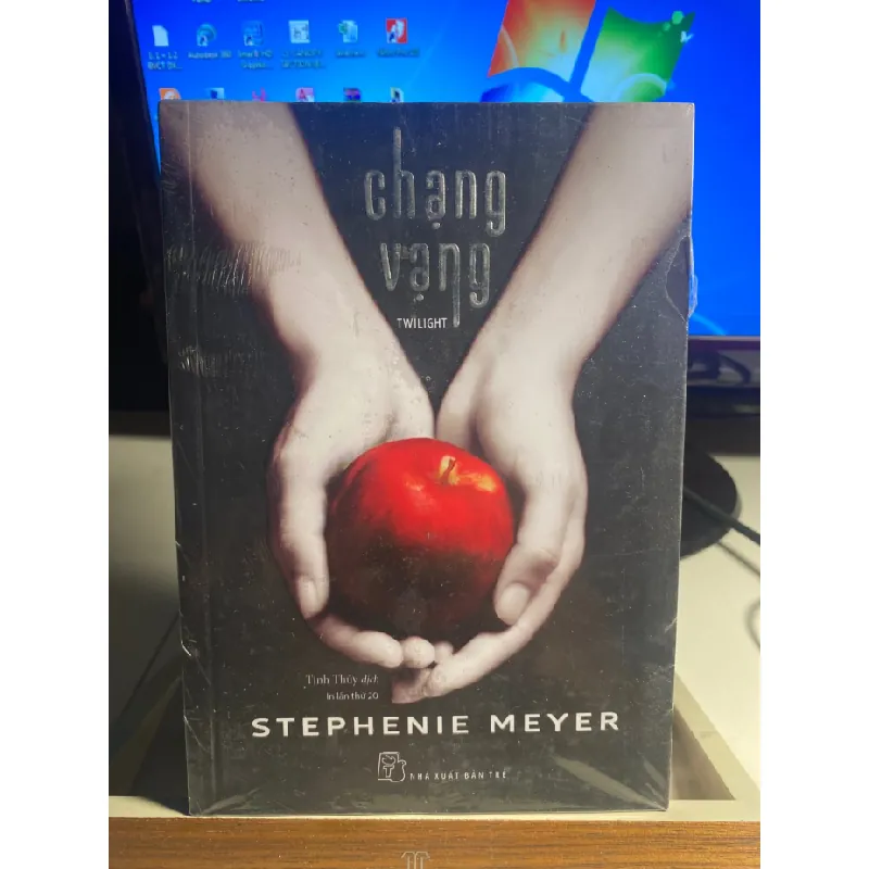 Chạng Vạng (in lần thứ 20)- Tác giả Stephenie Meyer- NXB Trẻ- Sách mới nguyên seal STB1460 Blogmeo 27525 587669