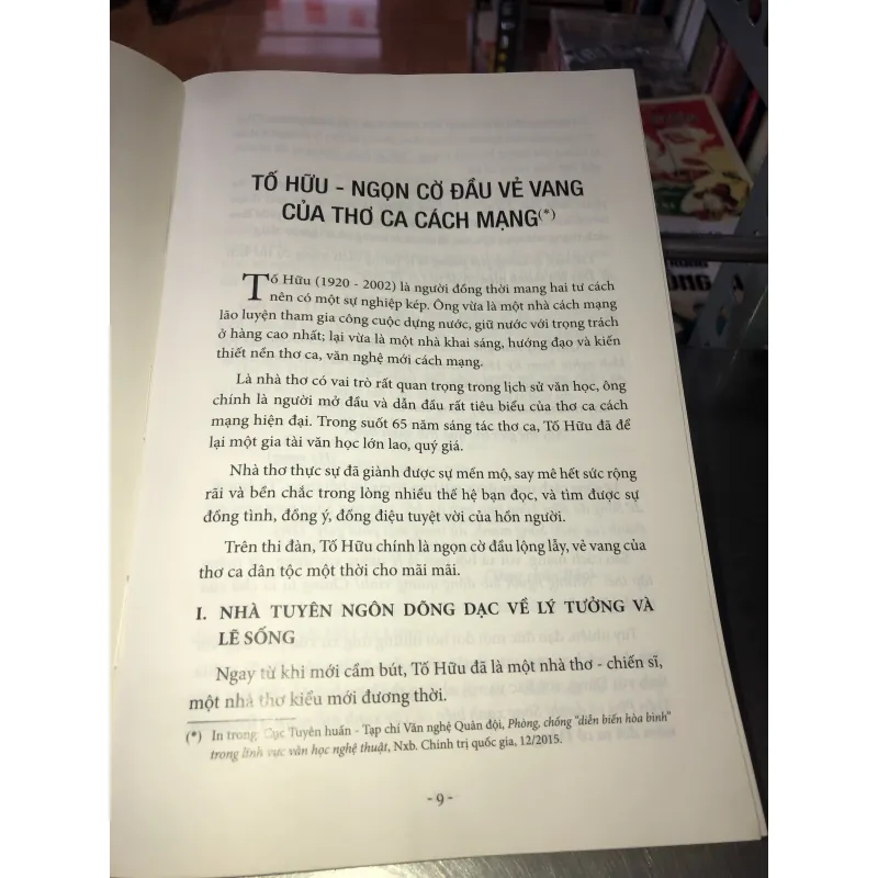 Tố Hữu ngọn cờ đầu vẻ vang thơ ca cách mạng - PGS.TS. Đoàn Trọng Huy 937312