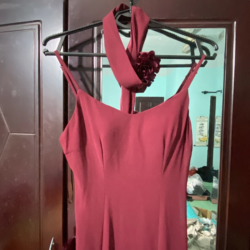 Đầm 2 dây đỏ đô kèm vòng cổ hoa, 90% size S/M 48-55kg 455704