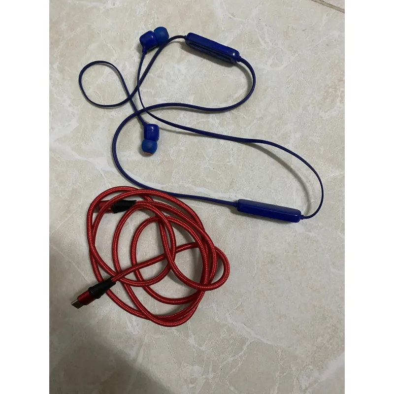 tai nghe và dây sạc điện thoai 780360