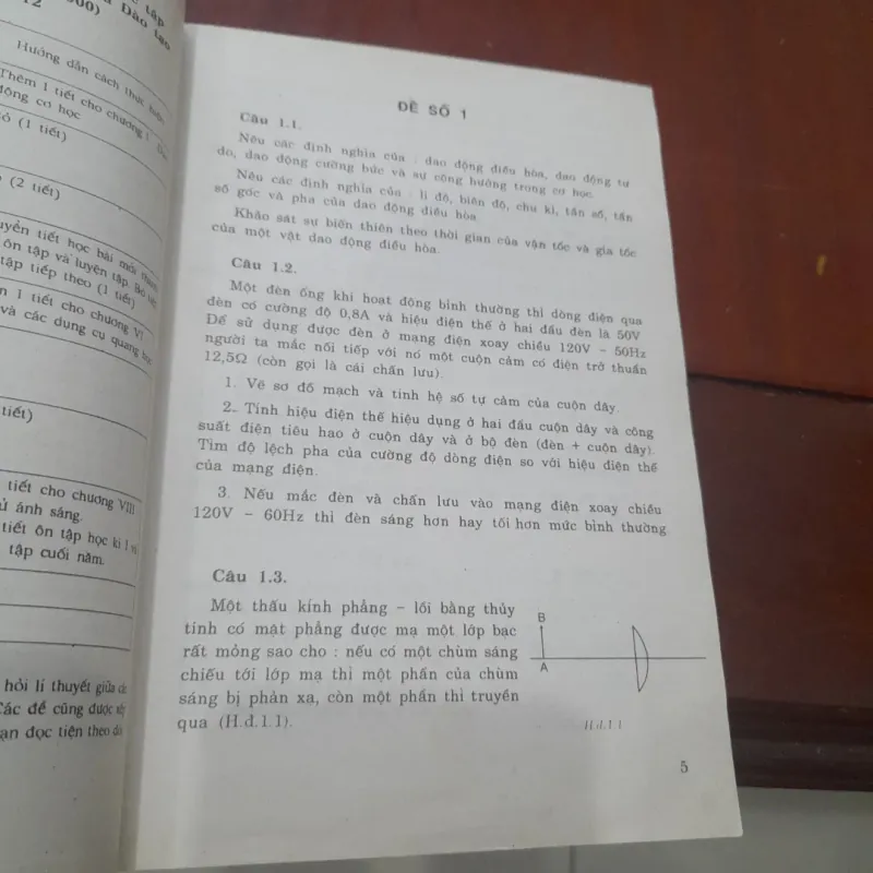 Đề luyện thi tuyển sinh vào các trường đại học: VẬT LÝ 931191