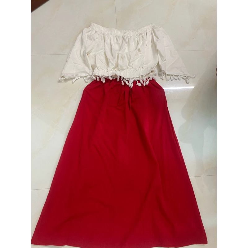 Áo trễ vai kèm chân váy đỏ  , size tử 38-48kg, chất liệu dày dặn , còn mới  523440