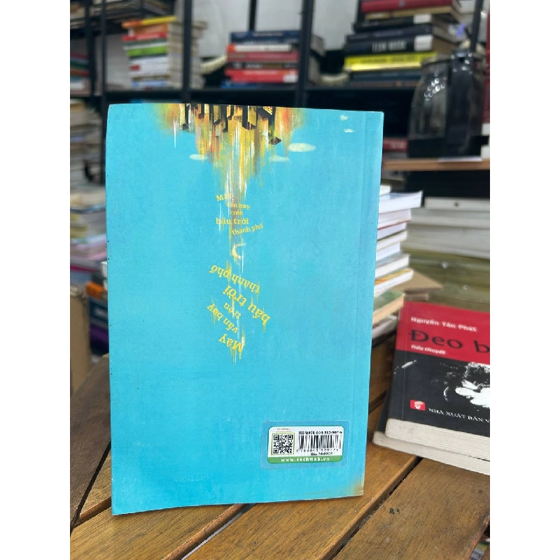 Mây vẫn bay trên bầu trời thành phố - Hồ Huy Sơn - Hồ Huy Sơn 961020