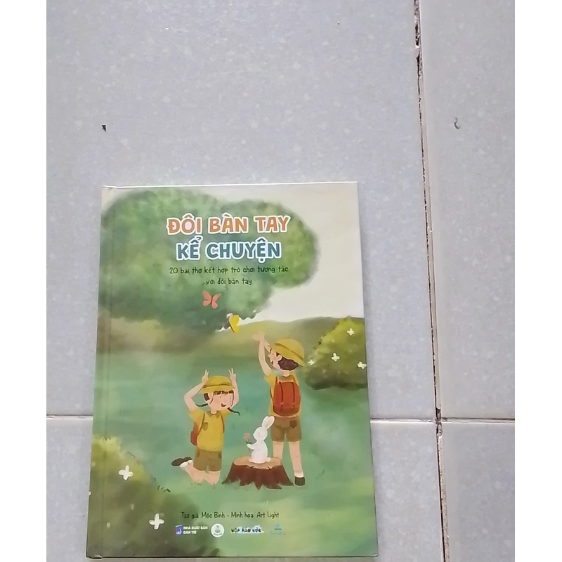 ĐÔI BÀN TAY KỂ CHUYỆN (20 bài thơ kết hợp trò chơi tương tác với đôi bàn tay) 498218