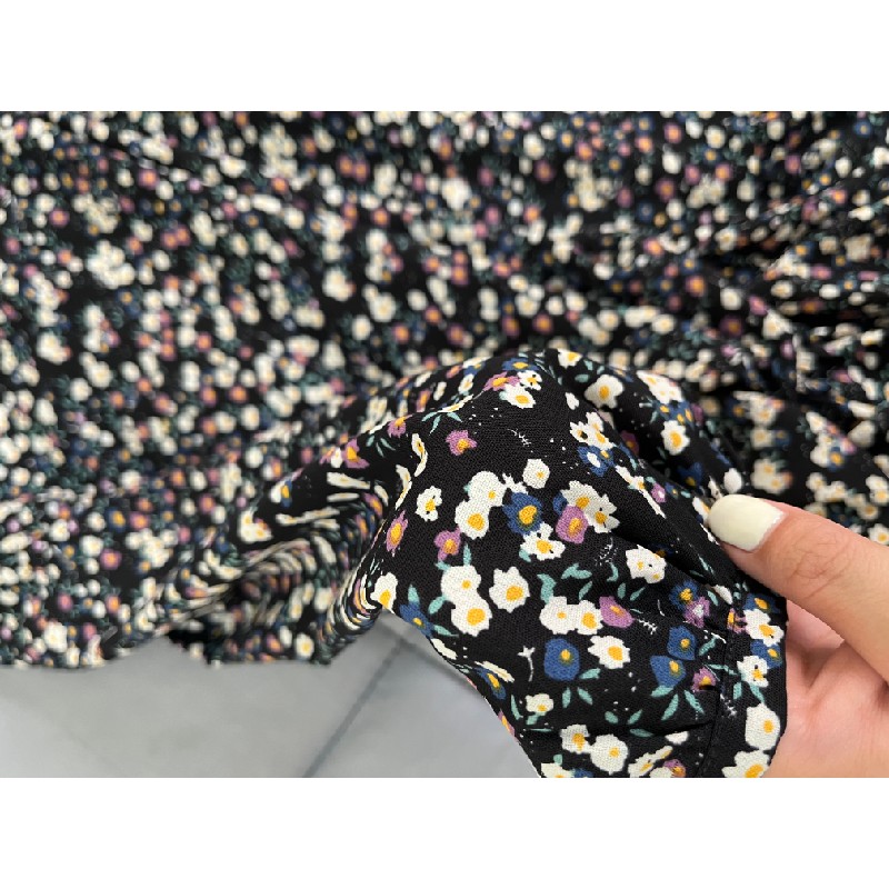 Váy hoa nhí dễ thương, vải đẹp, new 90% 9430