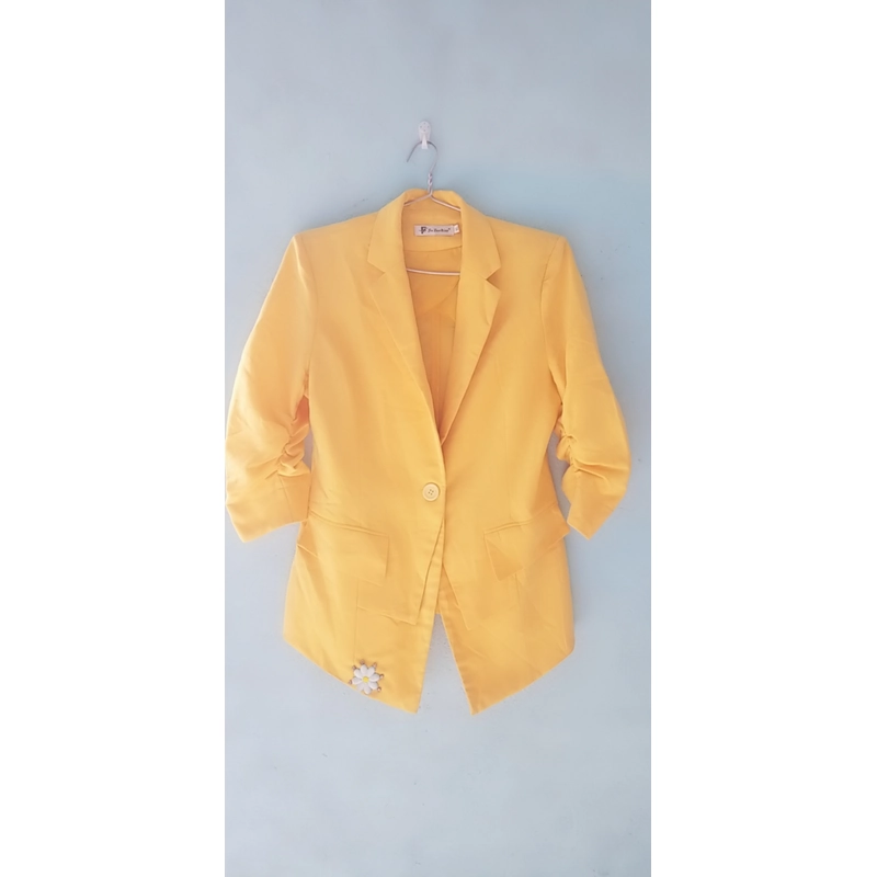 Áo vest vàng  mới 95% 497306