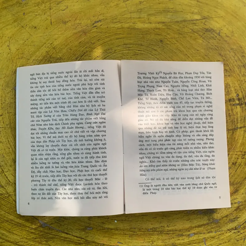 MỘT THẾ KỶ THƠ VIỆT 1003961