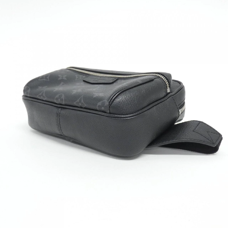 Túi đeo chéo Louis Vuitton Taiga Lama Bum Bag Outdoor M30245 613742