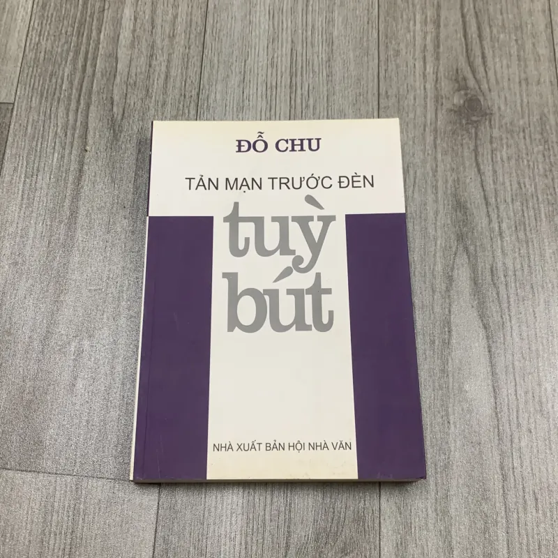 Tản mạn trước đèn tuỳ bút. Có chữ ký tặng. 1a5 1002852