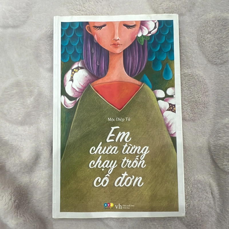 Sách - Em chưa từng chạy trốn cô đơn 446374