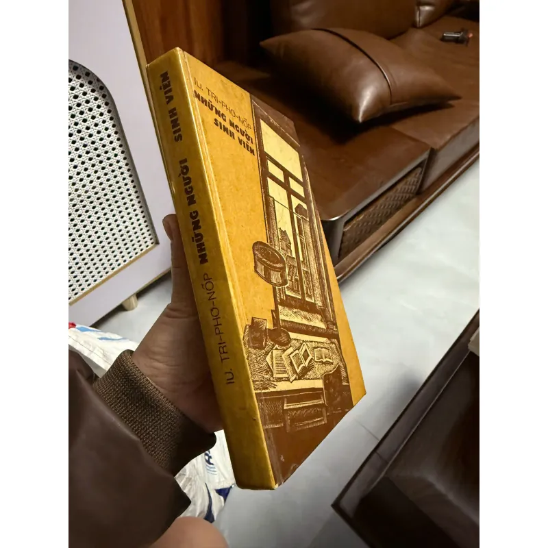 Sách “Những Người Sinh Viên” (Iu. Tri-phô-nốp) 975598