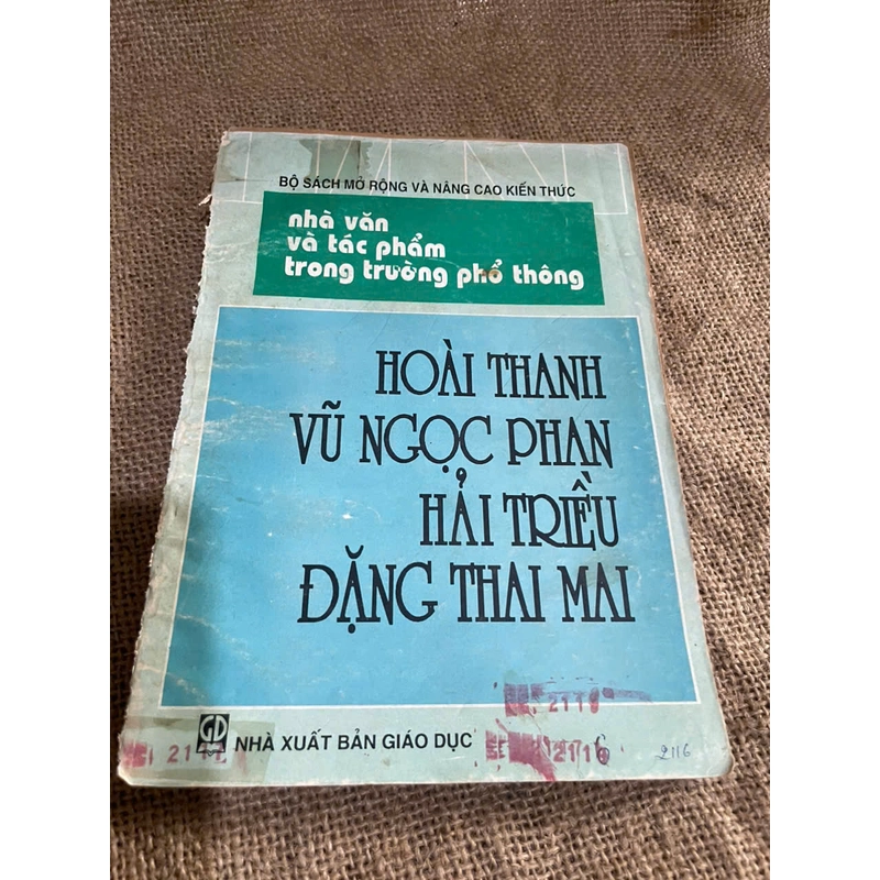Bình luận văn học Hoài Thanh, Vũ Ngọc Phan, Hải Triều, Đặng Thai Mai 460925