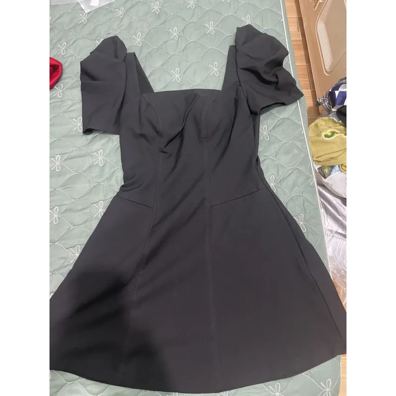 Váy đen cổ vuông tay phồng – mặc tiệc, đi chơi xinh 785563