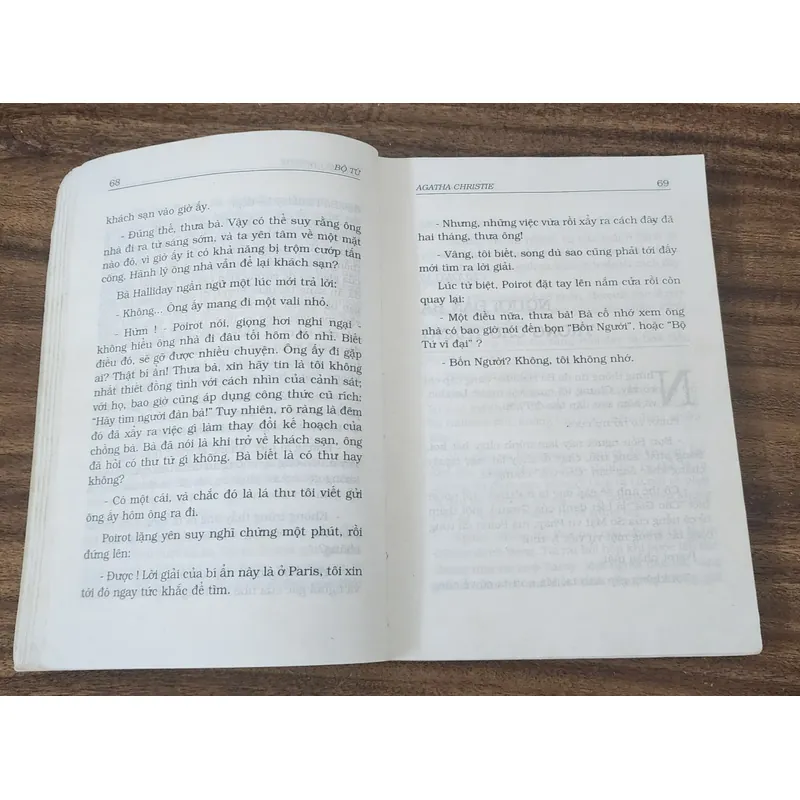 Tiểu thuyết trinh thám của nữ nhà văn Agatha Christie: BỘ TỨ (275 trang) 717888