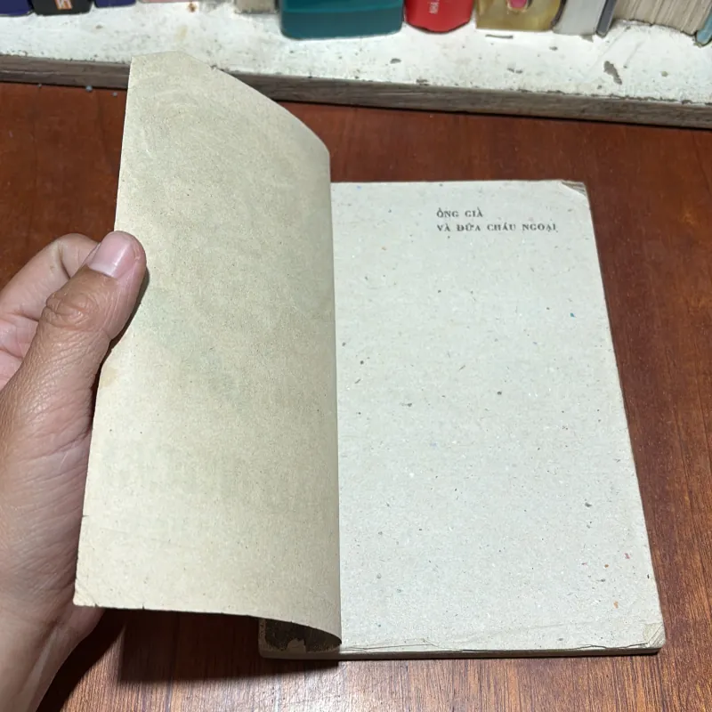 [Sách 8x] - II Truyện Tình Báo: Ông Già Và Đứa Cháu Ngoại - E. MUKHINA - 1987 797182