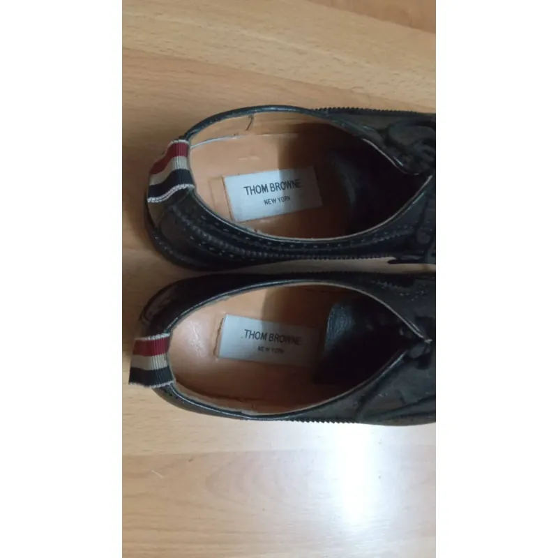 Giày nam Thom Browne da bò đục lỗ màu đen kích thước 42 1009671