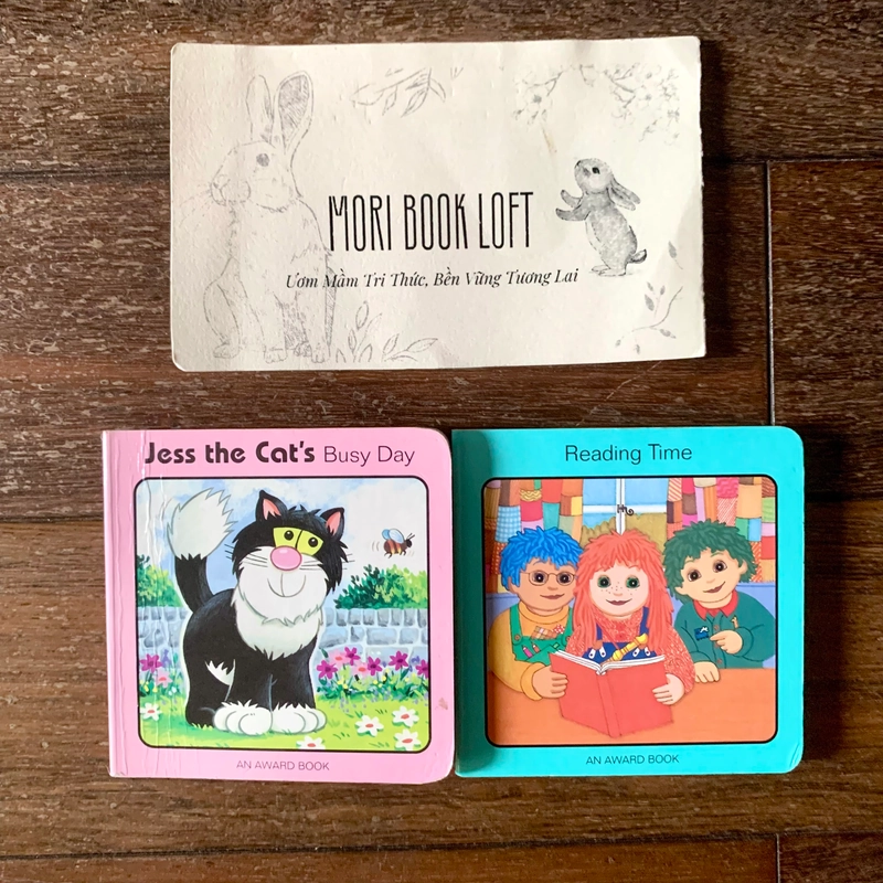 Set 2 sách ngoại văn Reading Time & Jess the Cat’s Busy Day, Used, Khổ Mini, Board Book 482870