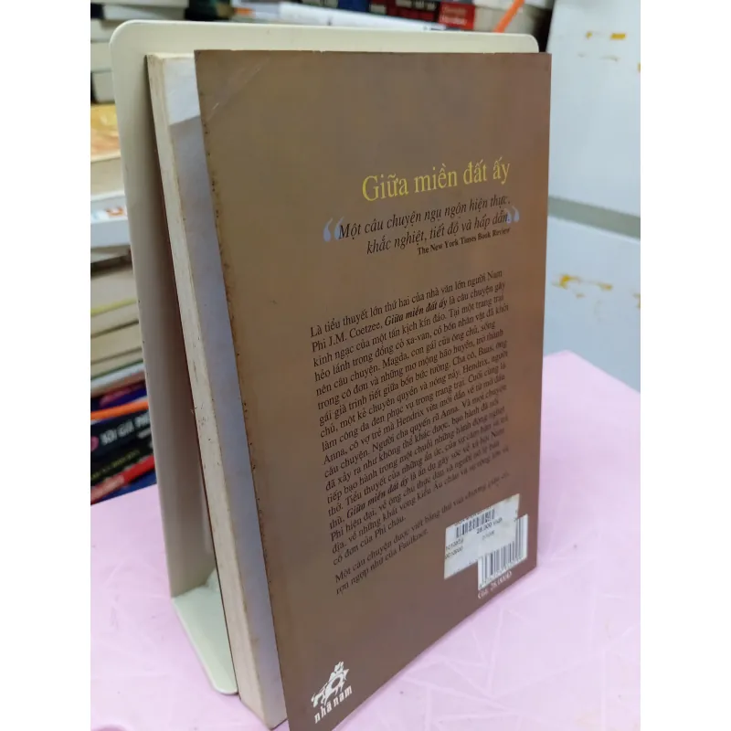 Giữa Miền Đất Ấy  . 960716