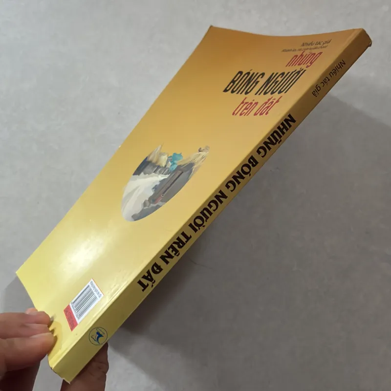 Những bóng người trên đất 746841