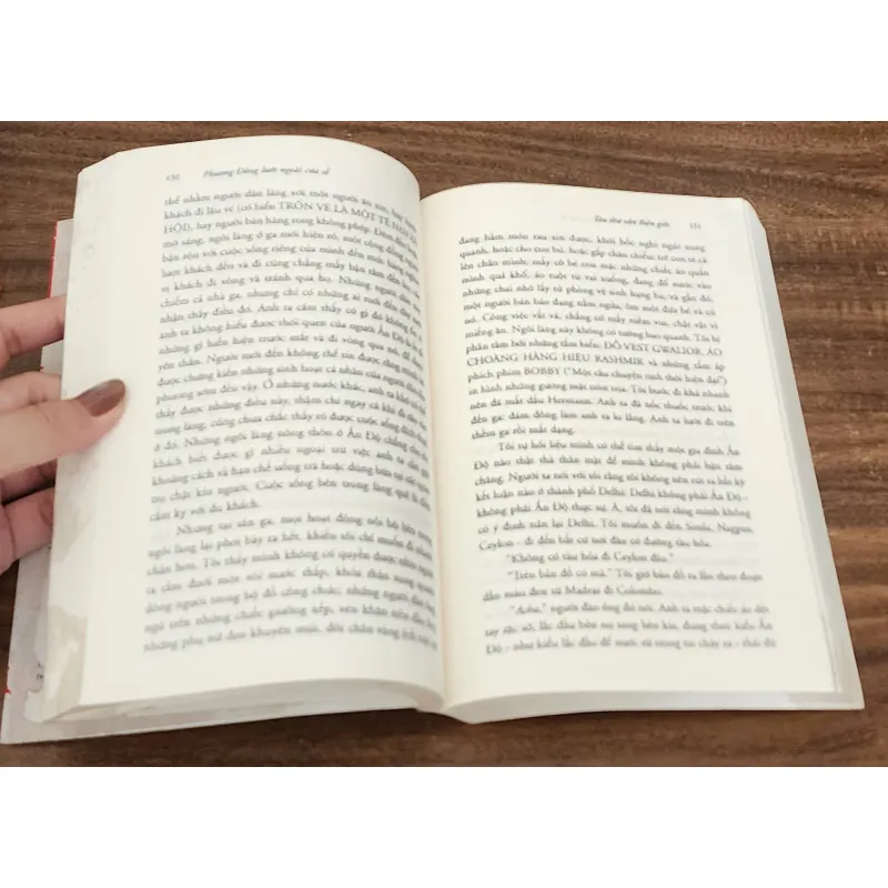 Tác phẩm văn học kinh điển: PHƯƠNG ĐÔNG LƯỚT NGOÀI CỬA SỔ (Paul Theroux) 720275
