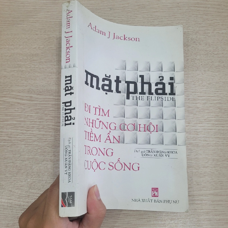 Mặt Phải (The Flipside) - Adam J. Jackson 539303