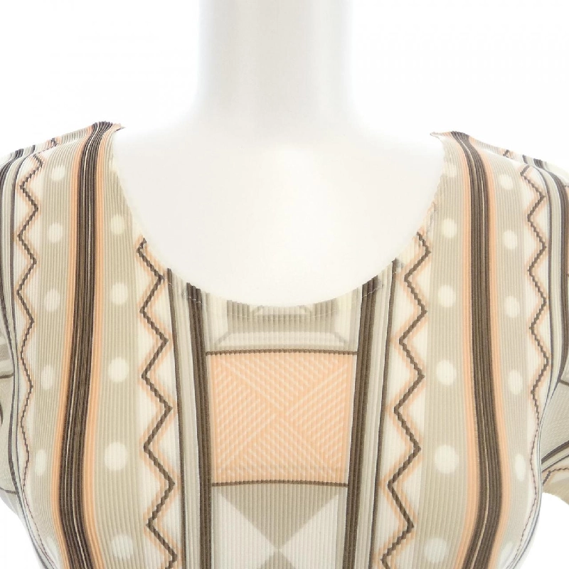 Pleats Please 2012 Hình học PP21FK312 7567025 Áo 629168