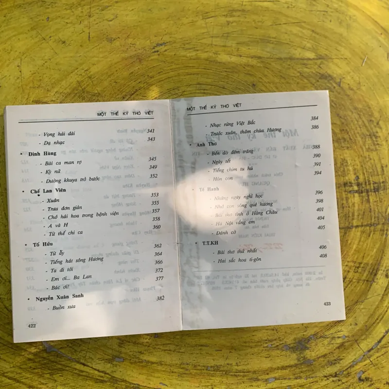 MỘT THẾ KỶ THƠ VIỆT 1003961