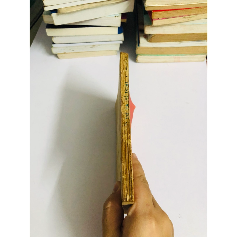 TUỔI TRẺ VÀ VÕ THUẬT  - 141 trang, nxb: 1988 542122