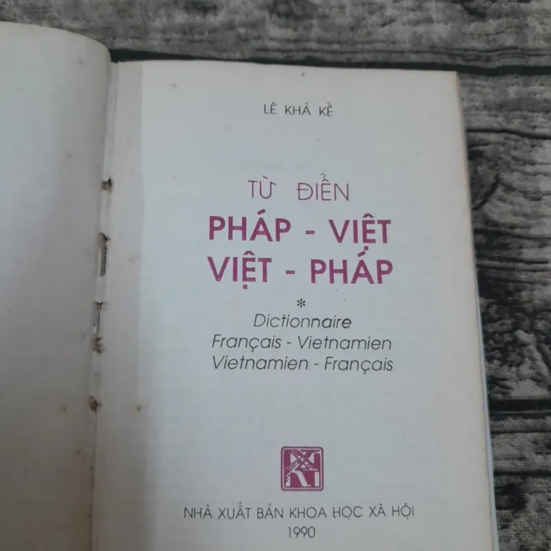 Từ điển VIỆT PHÁP - PHÁP VIỆT. Tg Giáo sư Lê Khả Kế. Nxb Khoa học Xã hội 1990 779221