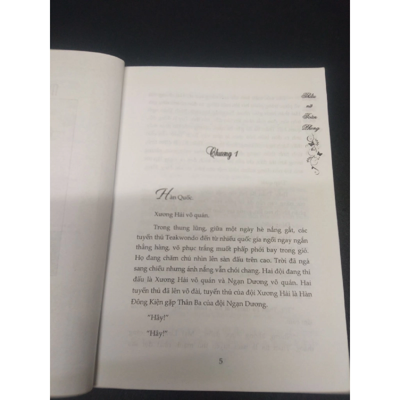 Cầu vòng trong mưa - Minh Hiểu Khê 2011 mới 80% ố nhẹ HCM1504 văn học 343643