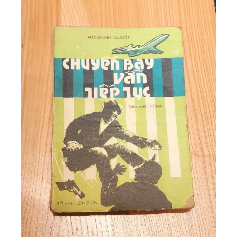 Truyện trinh thám cổ điển: CHUYẾN BAY VẪN TIẾP TỤC  788779