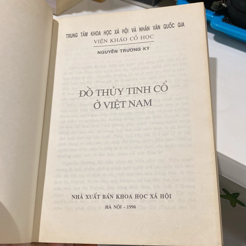 ĐỒ THUY TINH CỔ Ở VIỆT NAM (XB 1996) 546978