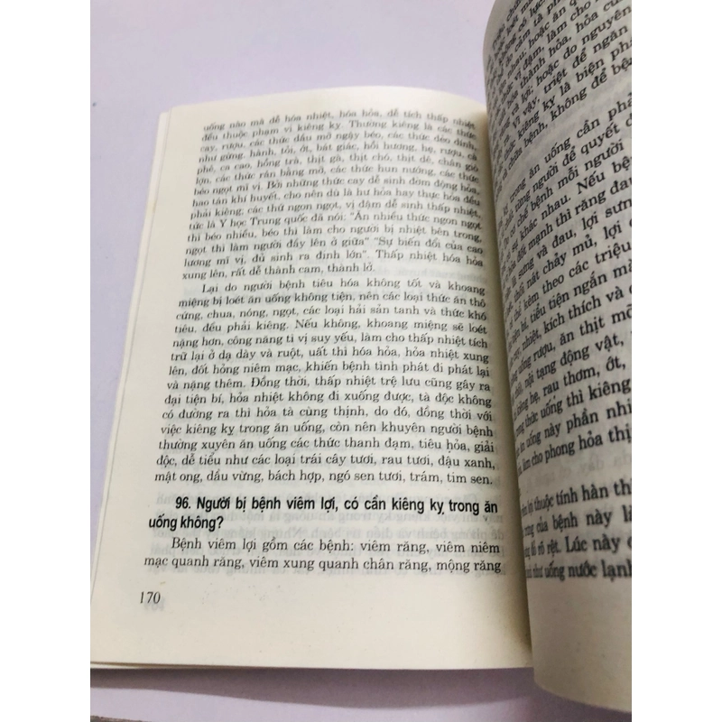 NHỮNG ĐIỀU KIÊNG KỴ TRONG ĂN UỐNG  - 252 trang, nxb: 2002 360902